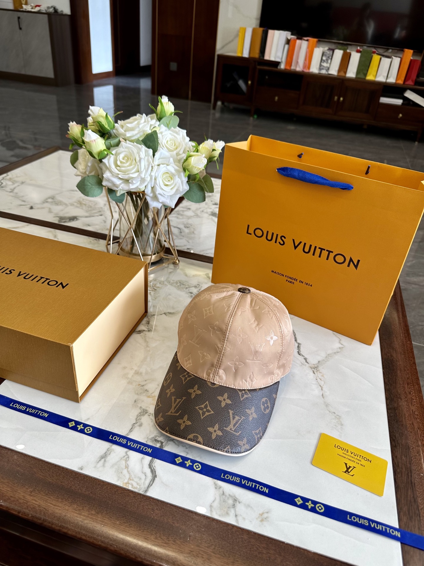 LV hat model 61